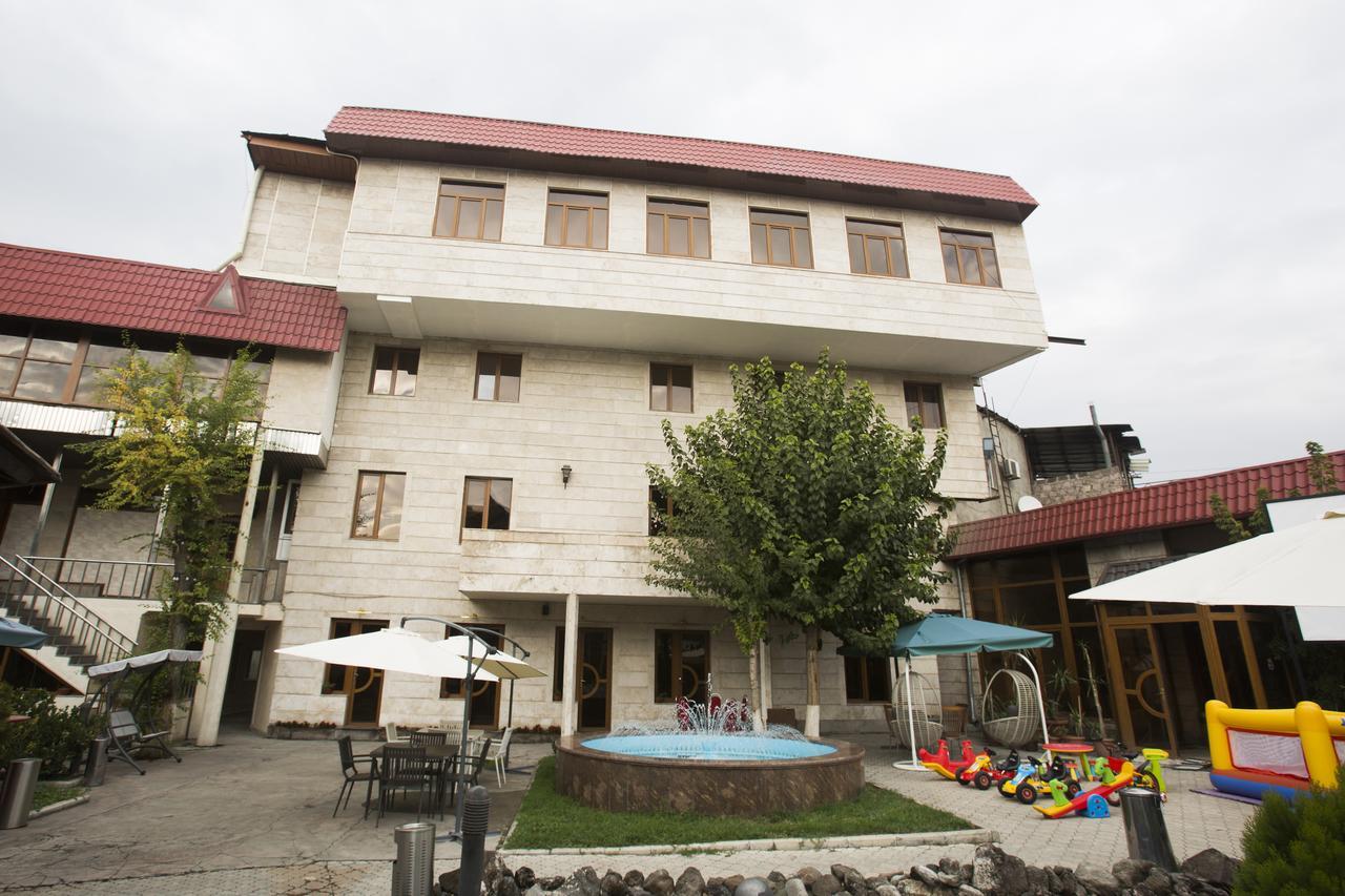 Aratta Hotel Argavand Exterior photo