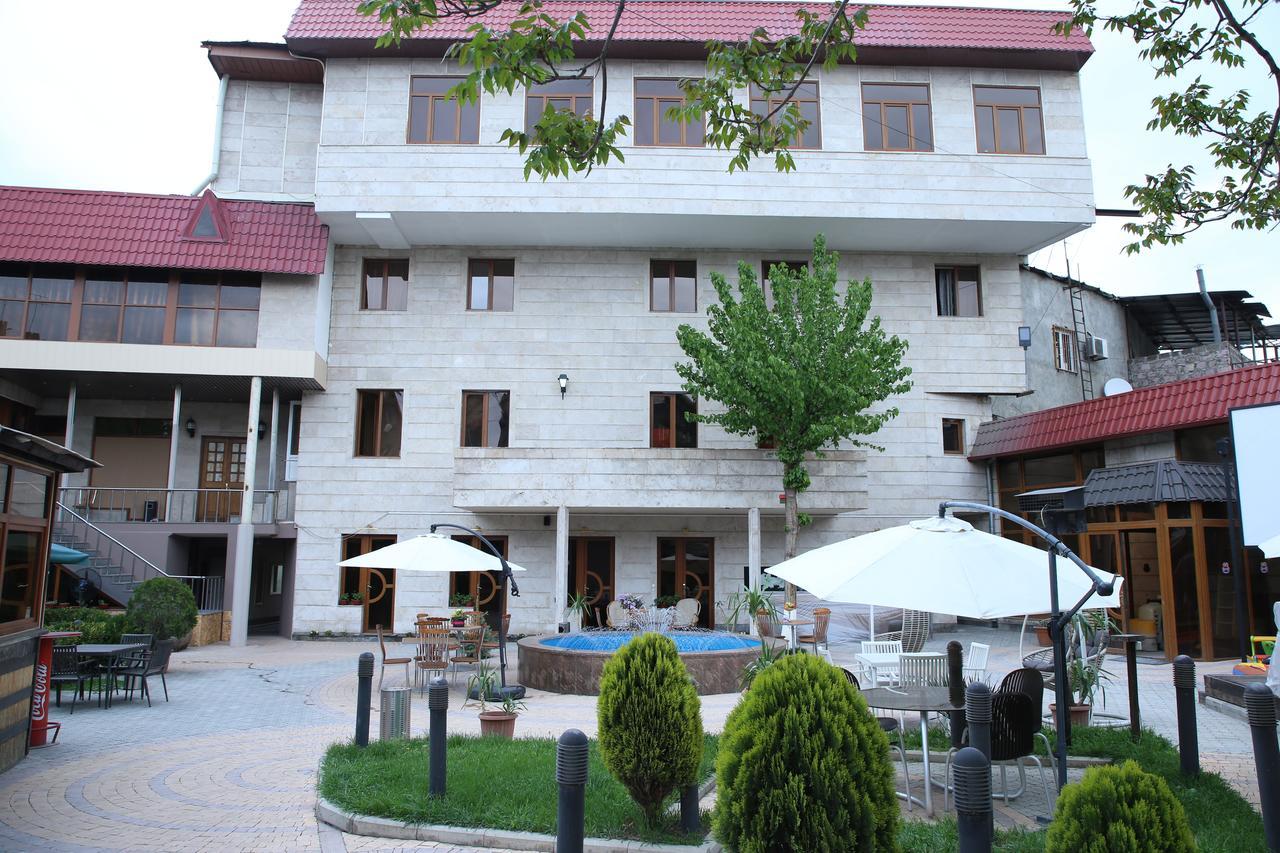 Aratta Hotel Argavand Exterior photo